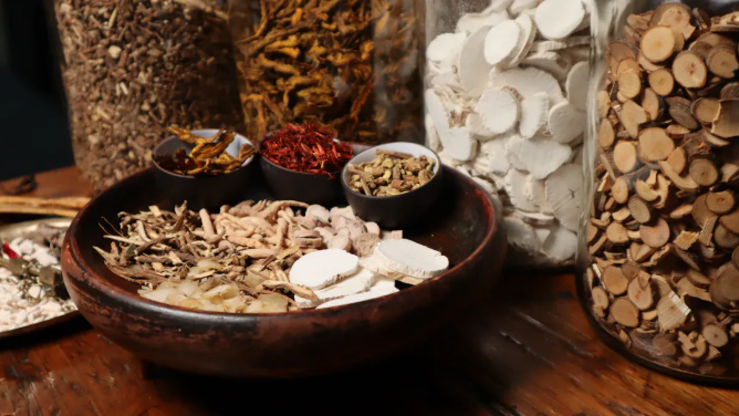 Ginseng, Astragalus, and Other Powerful Chinese Tonic Herbs Explained